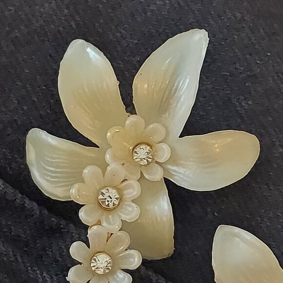 Vintage Floral Climber Earring Cream Ivory Rhinestone Clip‎ On - Picture 3 of 7